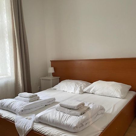 Gallery Hotel Sis Прага Екстер'єр фото