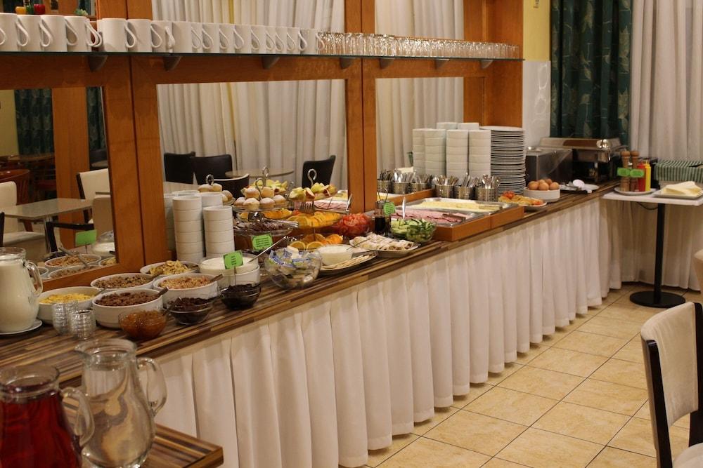 Gallery Hotel Sis Прага Екстер'єр фото