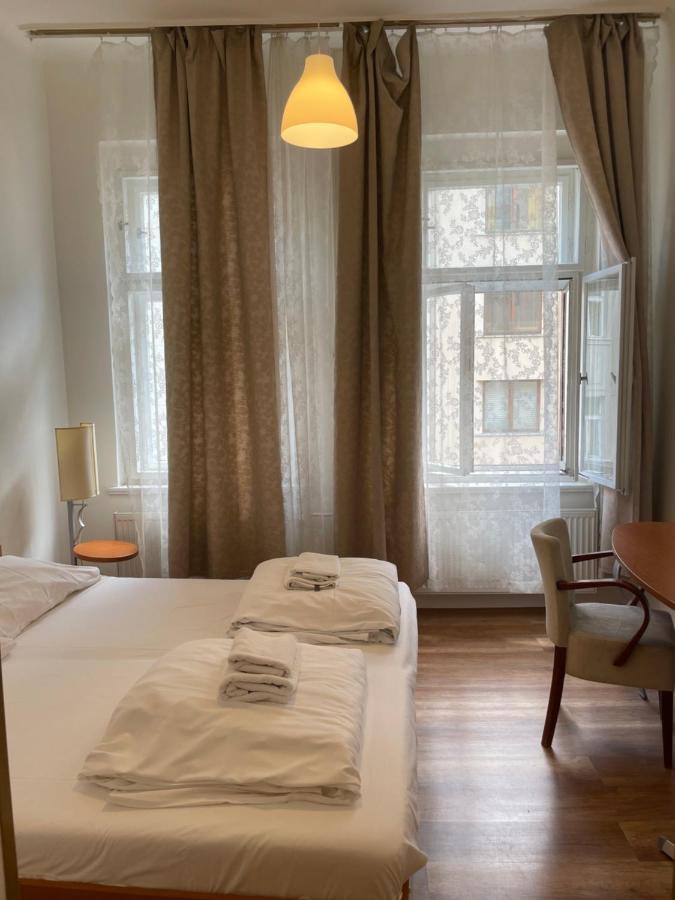 Gallery Hotel Sis Прага Екстер'єр фото