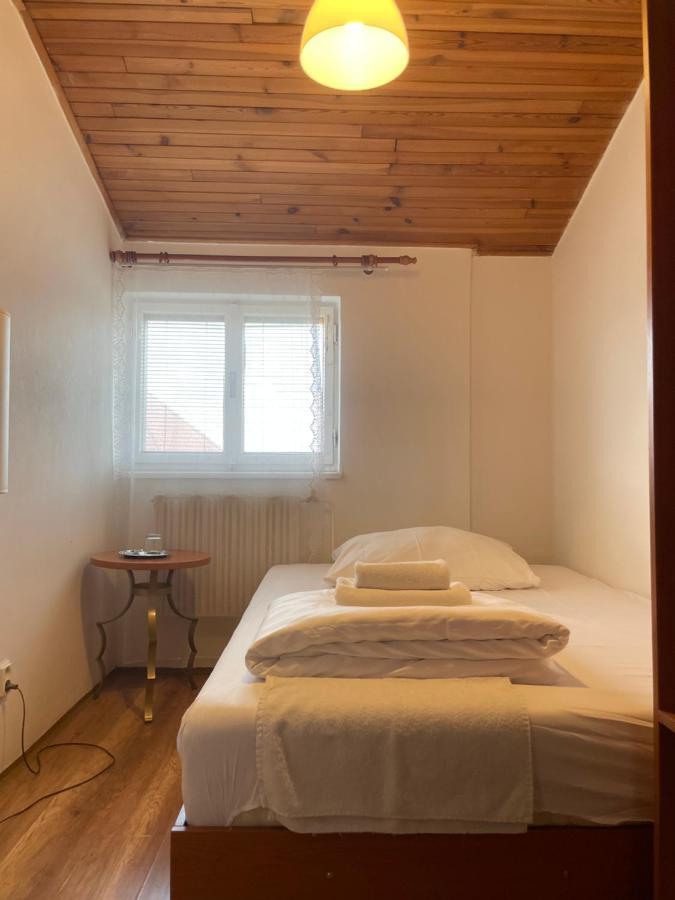 Gallery Hotel Sis Прага Екстер'єр фото