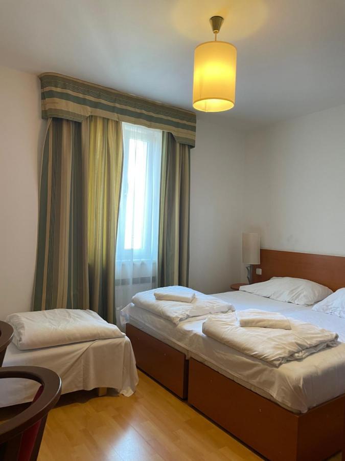 Gallery Hotel Sis Прага Екстер'єр фото