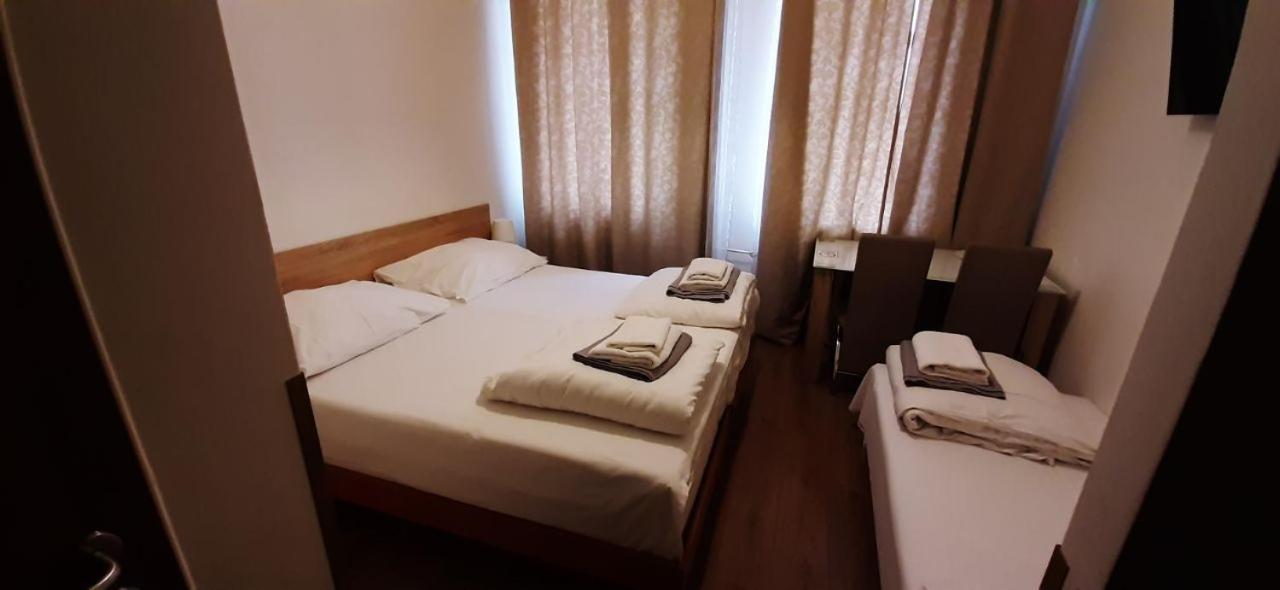 Gallery Hotel Sis Прага Екстер'єр фото