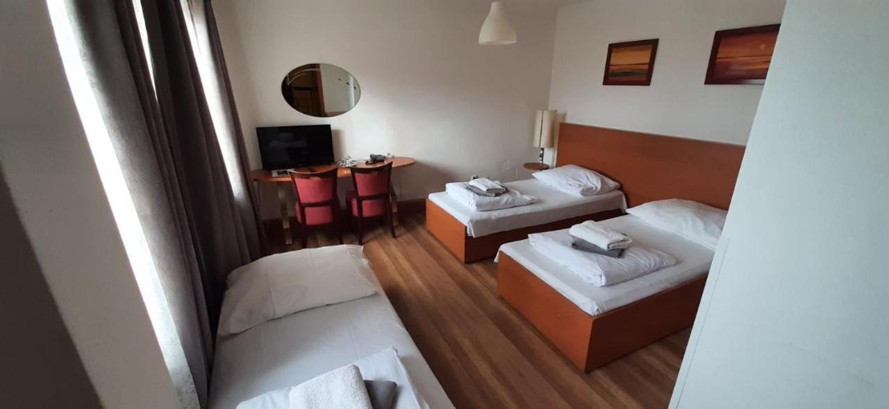 Gallery Hotel Sis Прага Екстер'єр фото