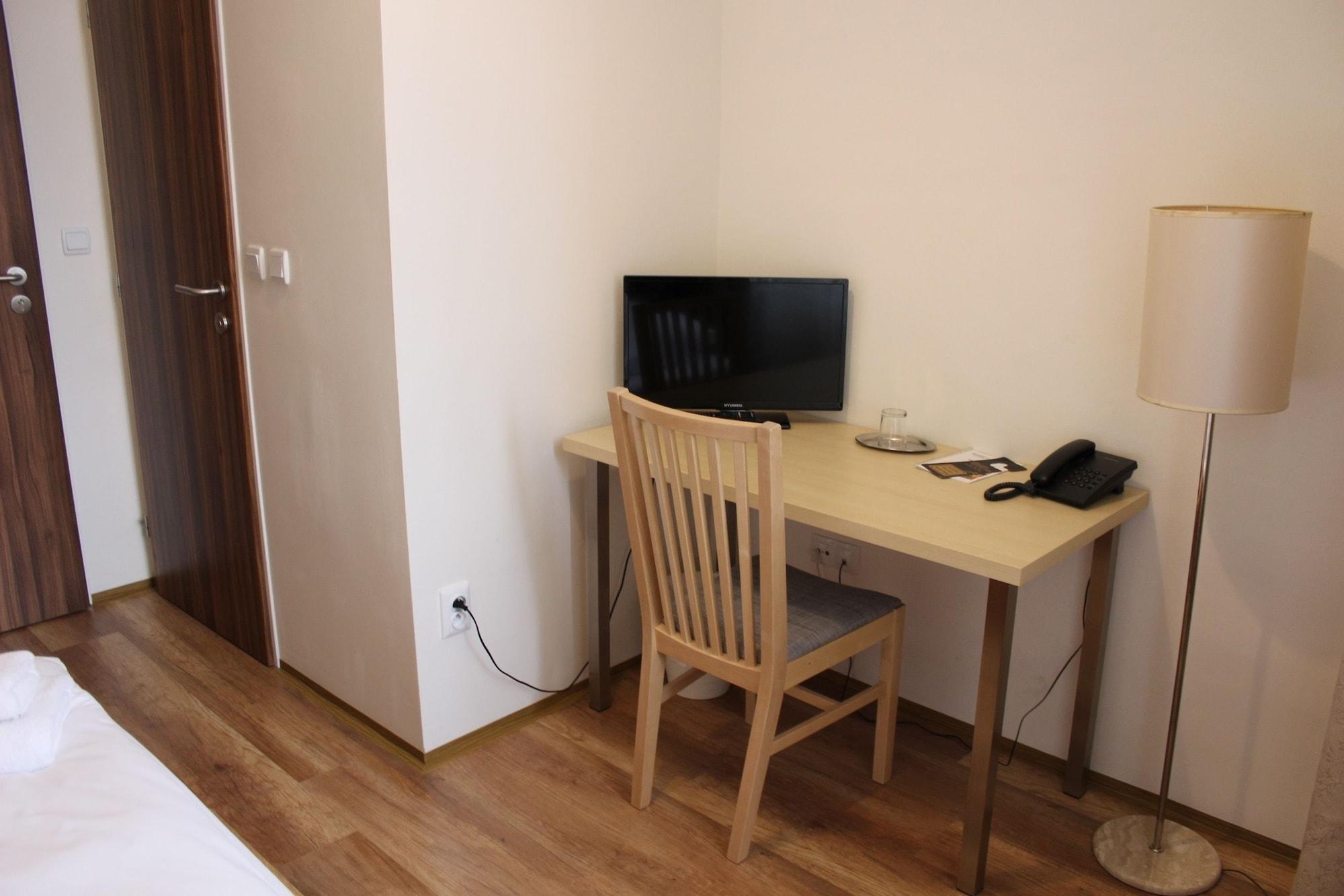 Gallery Hotel Sis Прага Екстер'єр фото