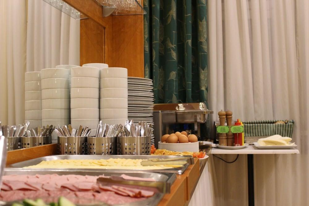 Gallery Hotel Sis Прага Екстер'єр фото