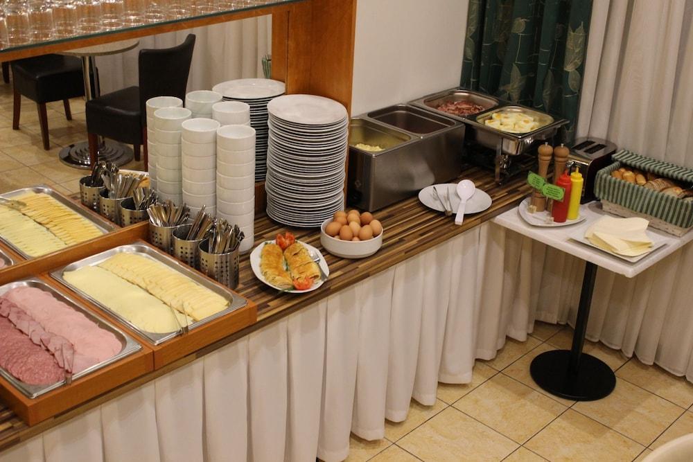 Gallery Hotel Sis Прага Екстер'єр фото