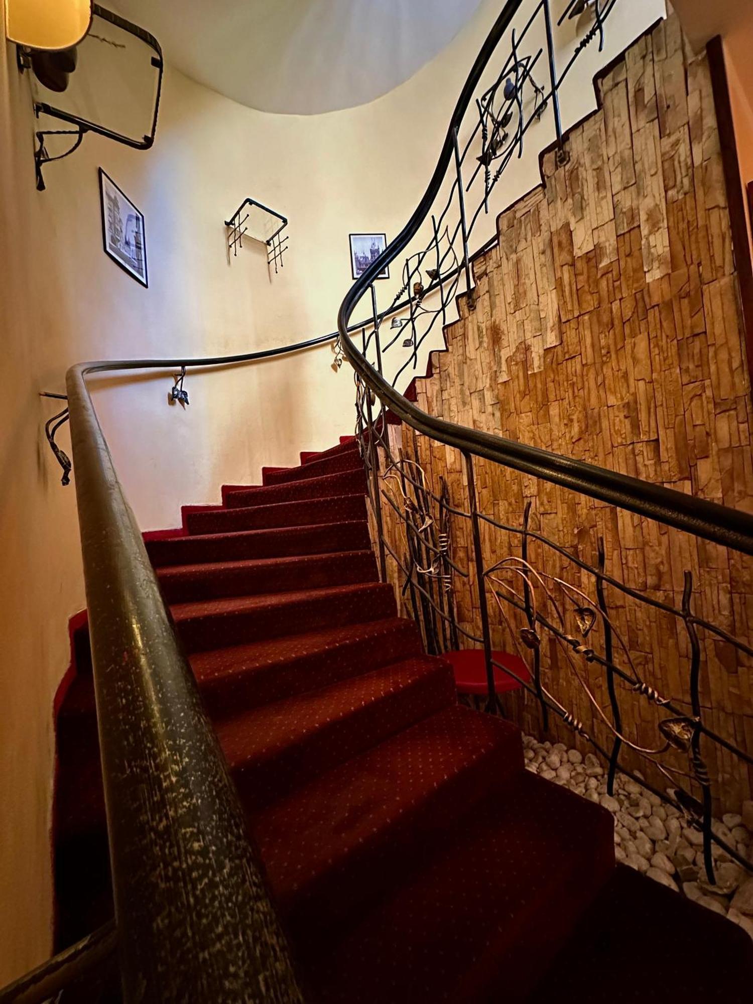 Gallery Hotel Sis Прага Екстер'єр фото