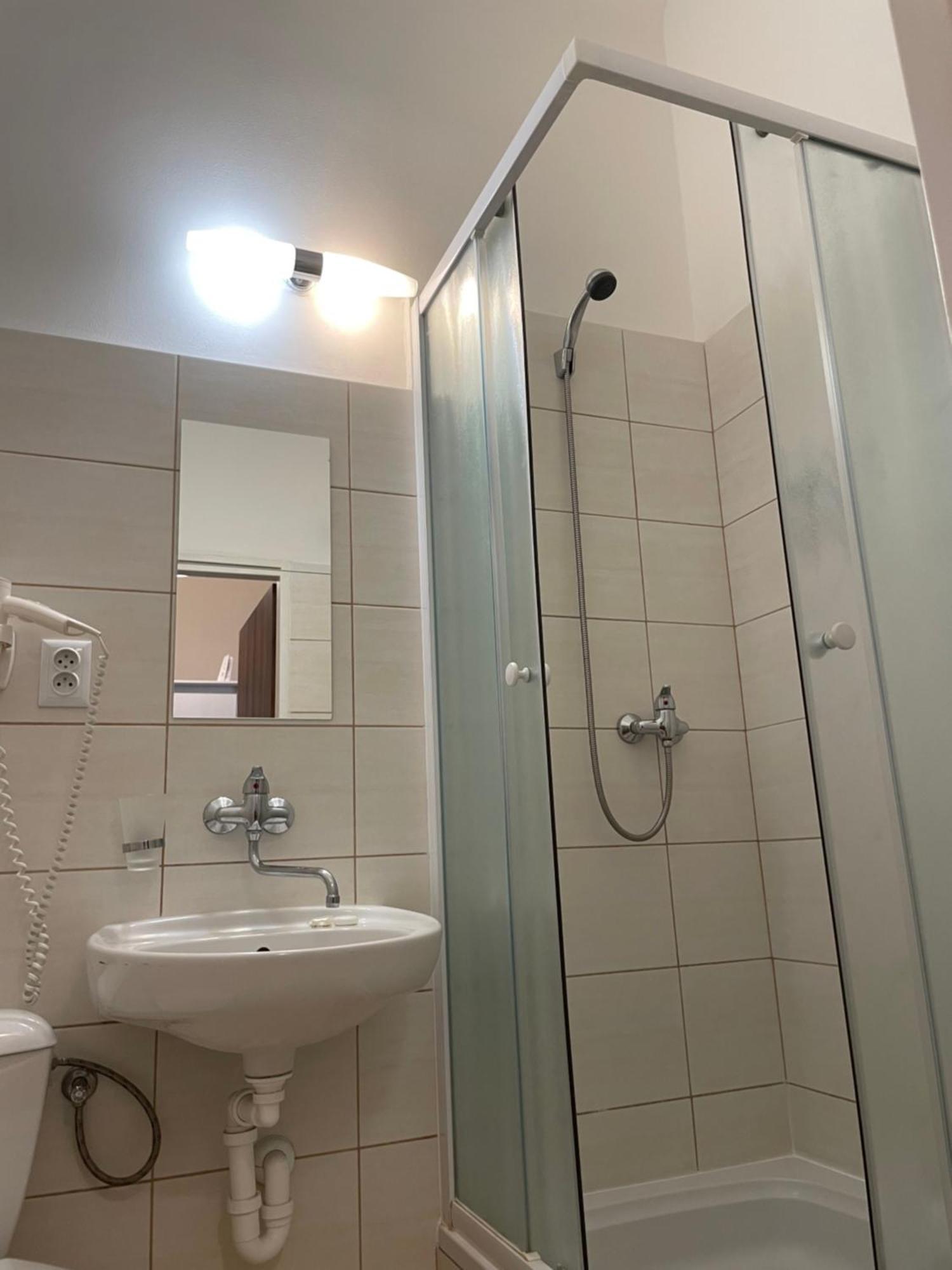 Gallery Hotel Sis Прага Екстер'єр фото