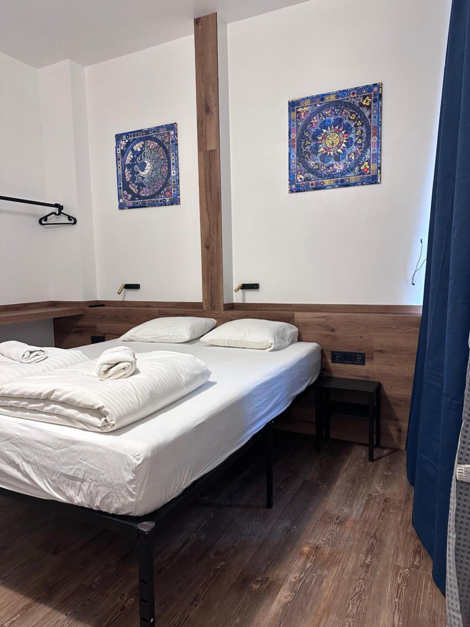 Gallery Hotel Sis Прага Екстер'єр фото