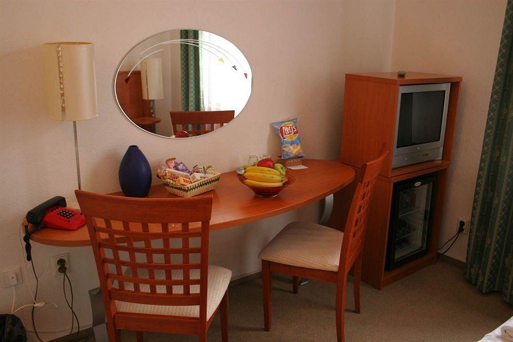 Gallery Hotel Sis Прага Екстер'єр фото