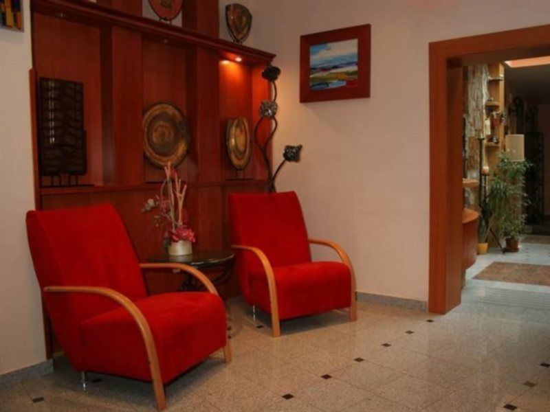 Gallery Hotel Sis Прага Екстер'єр фото