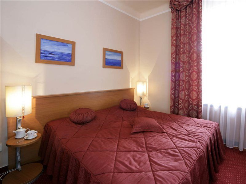 Gallery Hotel Sis Прага Екстер'єр фото
