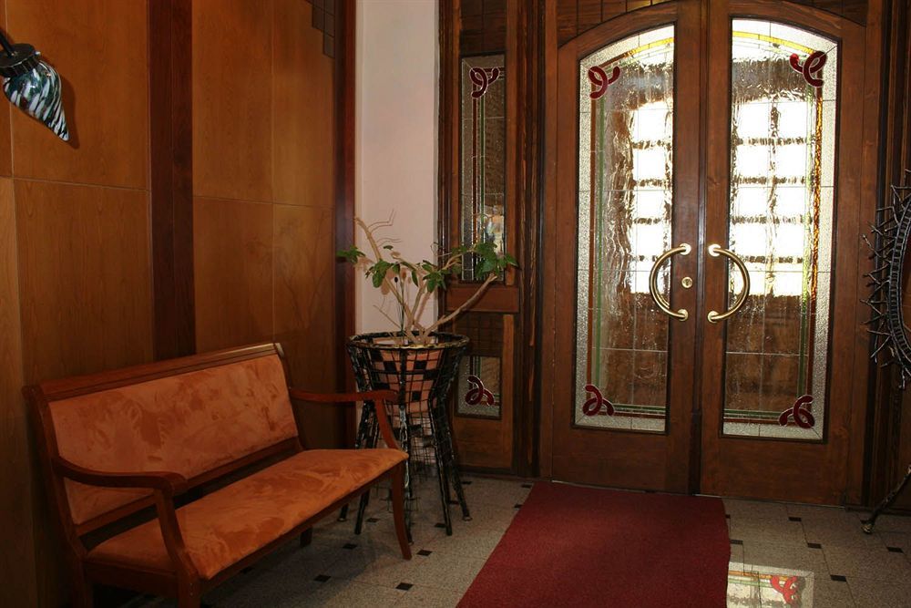 Gallery Hotel Sis Прага Екстер'єр фото