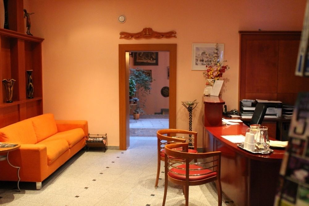 Gallery Hotel Sis Прага Екстер'єр фото