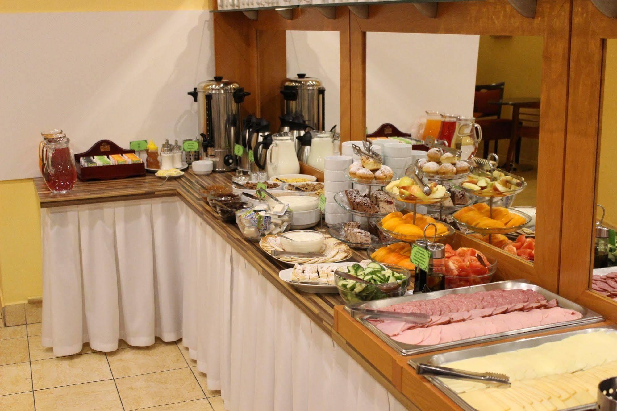 Gallery Hotel Sis Прага Екстер'єр фото