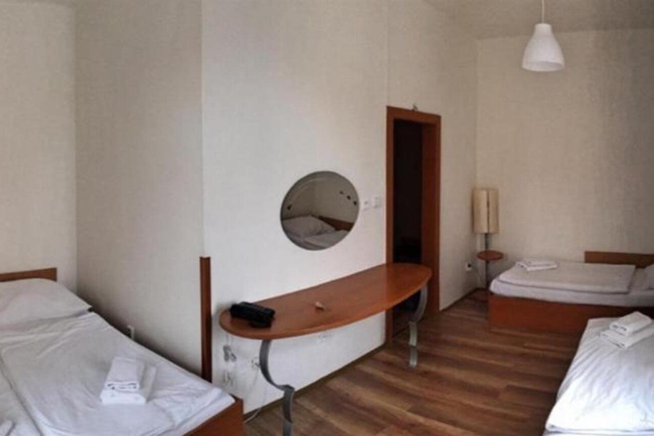 Gallery Hotel Sis Прага Екстер'єр фото