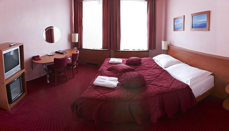 Gallery Hotel Sis Прага Екстер'єр фото