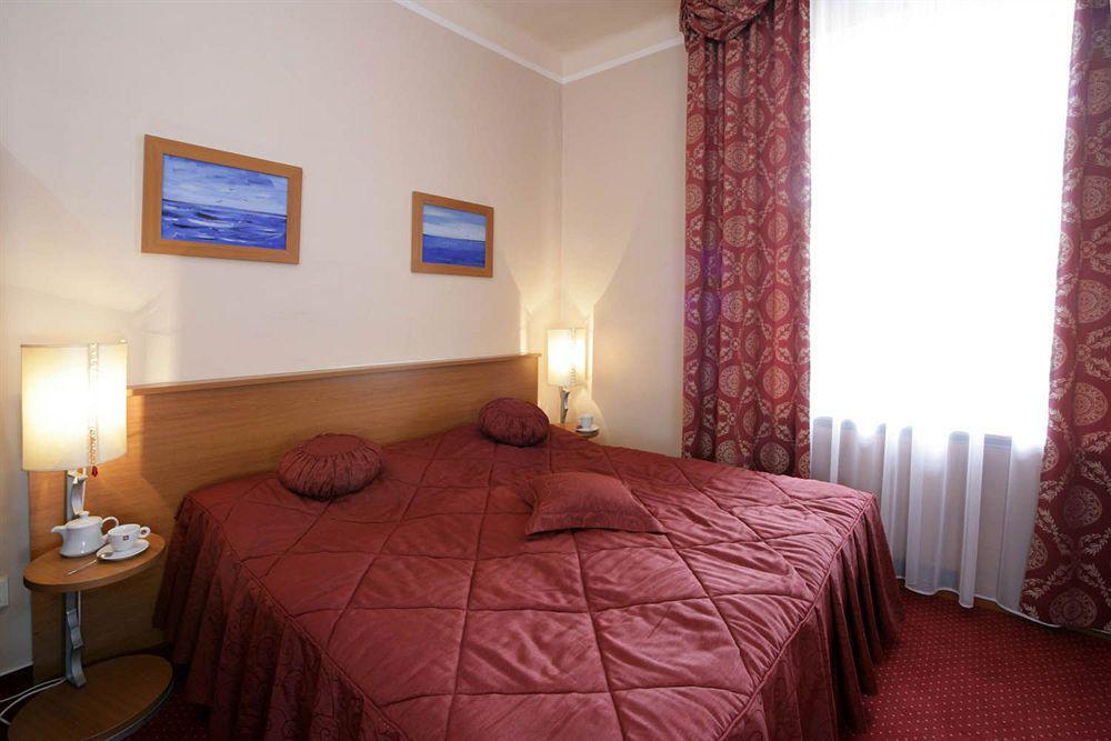 Gallery Hotel Sis Прага Екстер'єр фото
